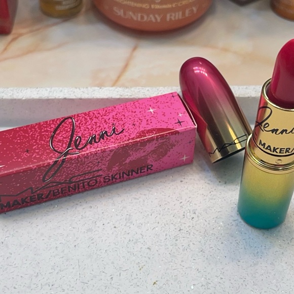 MAC ~ ‘@BENNYDRAMA7’ ~ Amplified Creme Lipstick ~ Full Size  ~ LE ~ FS ~ BNIB - Picture 9 of 16